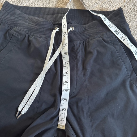 Vuori Meta Jogger Pants black Tapered Performance pull on drawstring V436 medium - Picture 7 of 11
